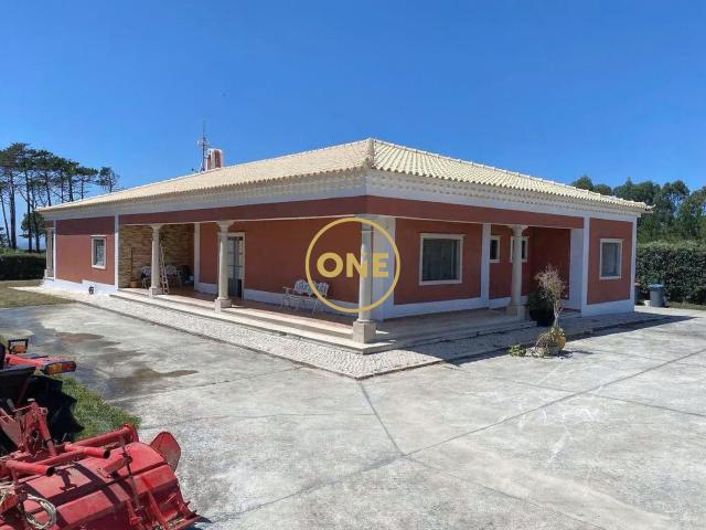 Moradia T3 independente, no Magoito Amplas áreas interiores e Terreno de grande dimensão