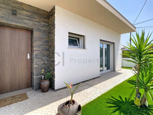 Moradia T3 Independente, Piscina e Garagem em Fernão Ferro 143m² Fernão Ferro