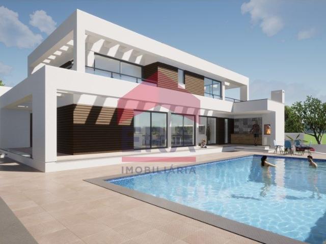 Moradia T3 isolada com piscina