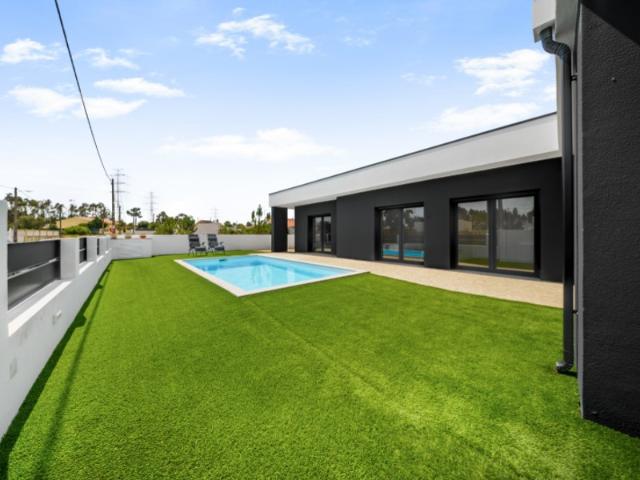 Moradia T3 Isolada com Piscina