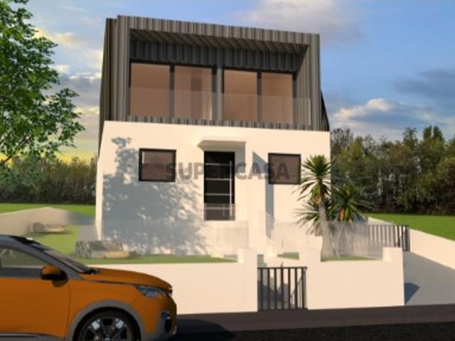 Moradia T3 isolada com terreno em Pereira