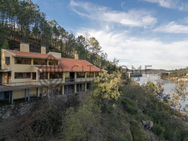 Moradia T3 Isolada em Lever junto ao Rio Douro, cercada pela. 0m² Lever