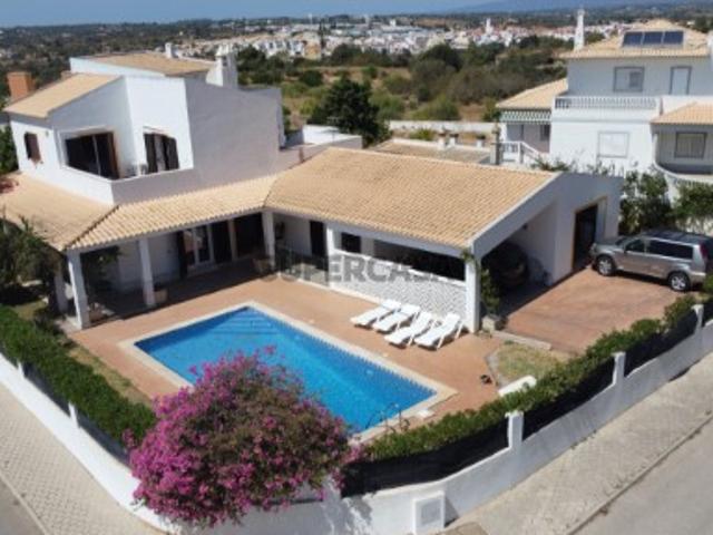 Moradia T3 Isolada em Silves Pera, Com Piscina e Garagem