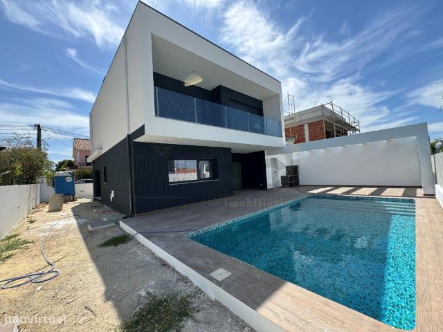 Moradia T3 independente e isolada, com piscina | Quinta de Valadares
