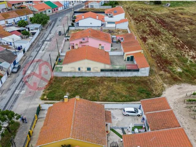 Moradia T3 Isolada Térrea com Telheiro e Garagem em Muge, Salvaterra de Magos