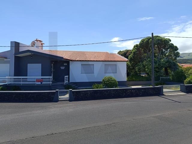 Moradia T3 junto ao Mar em Porto Martins