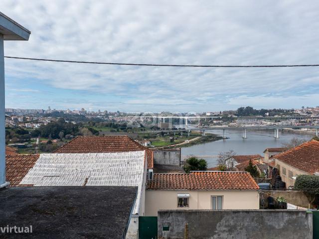 Moradia T3, junto ao Rio Douro, em Valbom, Ribeira de Abade, Gondomar