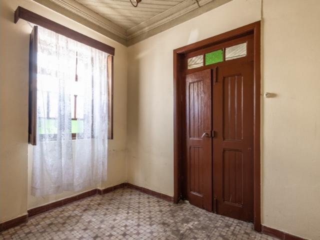 Moradia T3 Lagoas, Febres