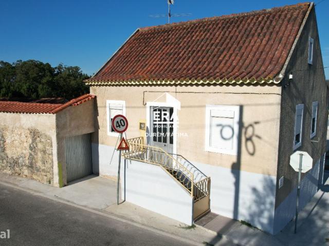 Moradia T3 localizado na Caranguejeira, Leira
