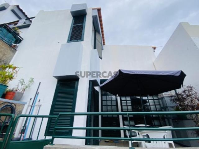 Moradia T3, localizada na Zona da Ajuda