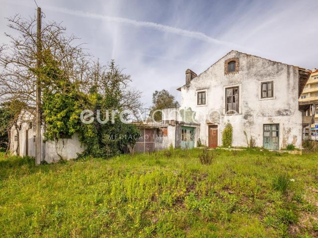 Moradia T3 P/ recuperar, sita em Ourém, Santarém 166m² Alburitel