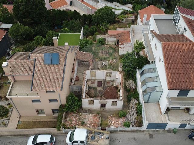 Moradia T3 para reabilitação à venda em Coimbra