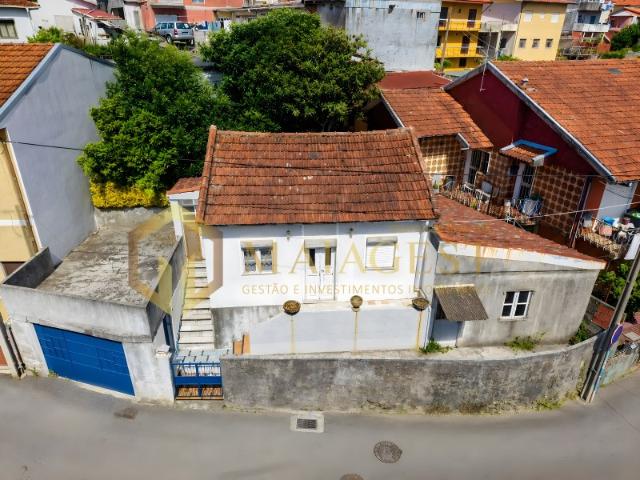 Moradia T3 para Reabilitação em São Pedro da Cova