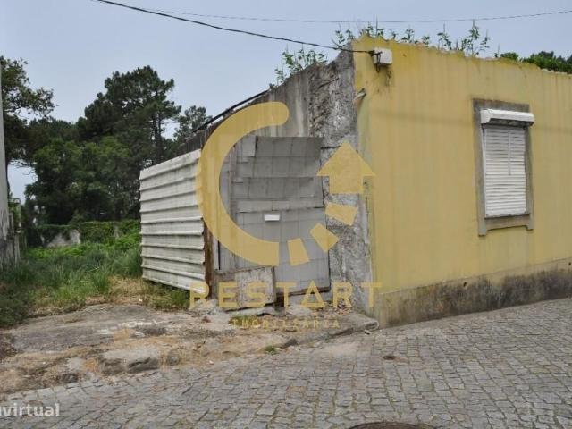 Moradia T3 para reconstruir com projeto aprovado para R/cho e 1 and