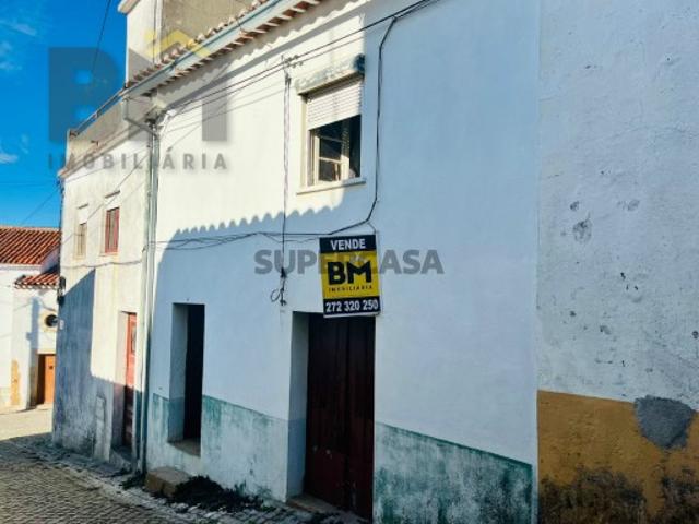 Moradia T3 para Recuperação em Salgueiro do Campo