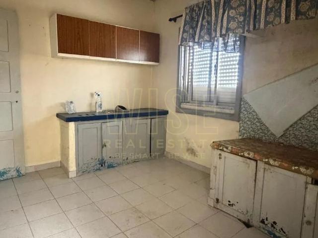 Moradia T3 para recuperar na Pedrulha, Coimbra