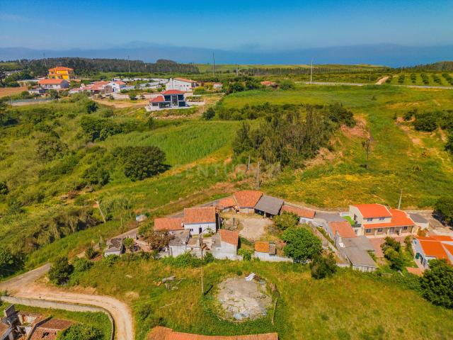 Moradia T3 para Recuperar na Serra do Bouro