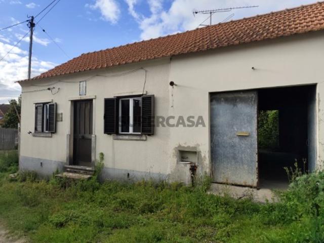 MORADIA T3 PARA RECUPERAR COM PROJETO APROVADO