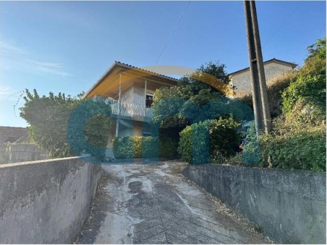 Moradia T3 para recuperar em Curvos Esposende