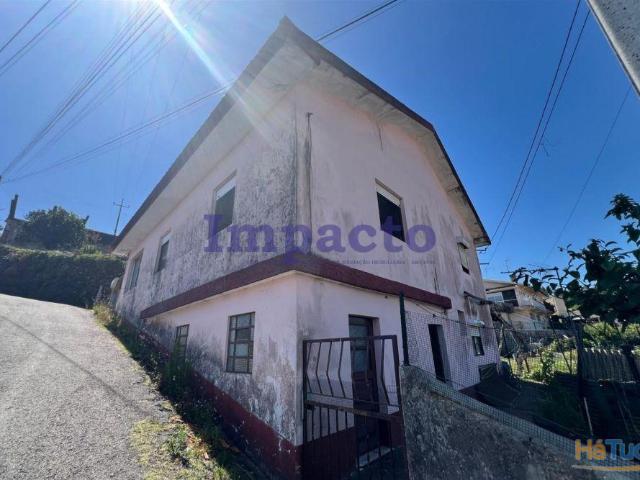 Moradia T3 para remodelar em Vila de Cucujães. | 26054042853