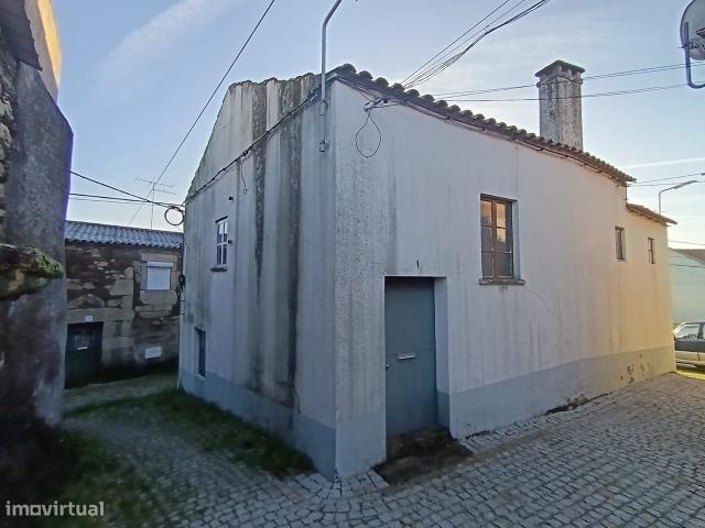 Moradia T3, para remodelar, Palvarinho, Castelo Branco