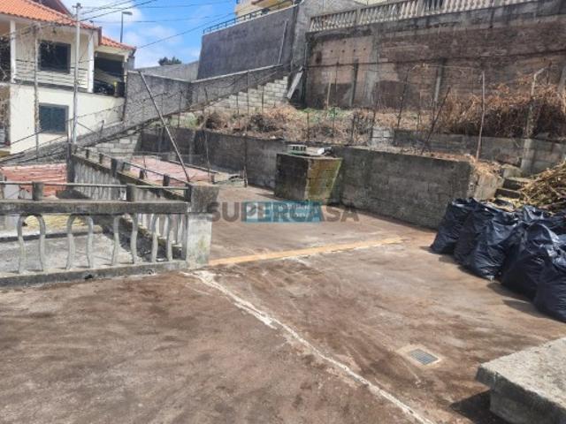 Moradia T3 para renovar, com quintal, horta e boa vista