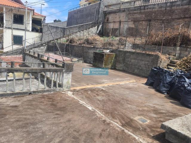 Moradia T3 para renovar, com quintal, horta e boa vista