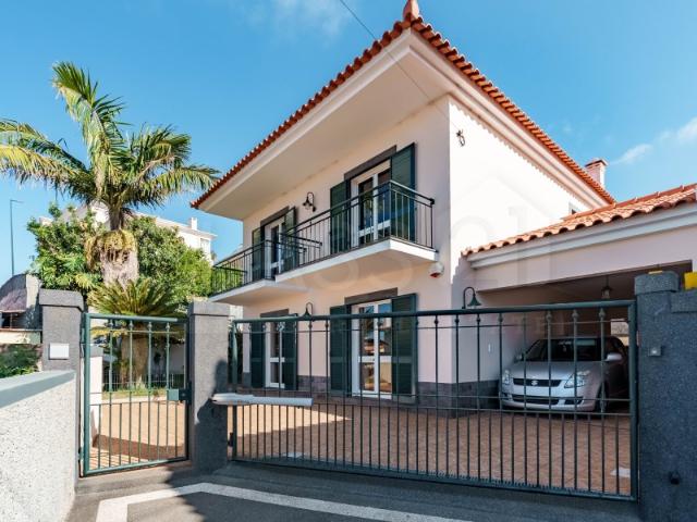 Moradia T3 para venda em Santo António, Funchal