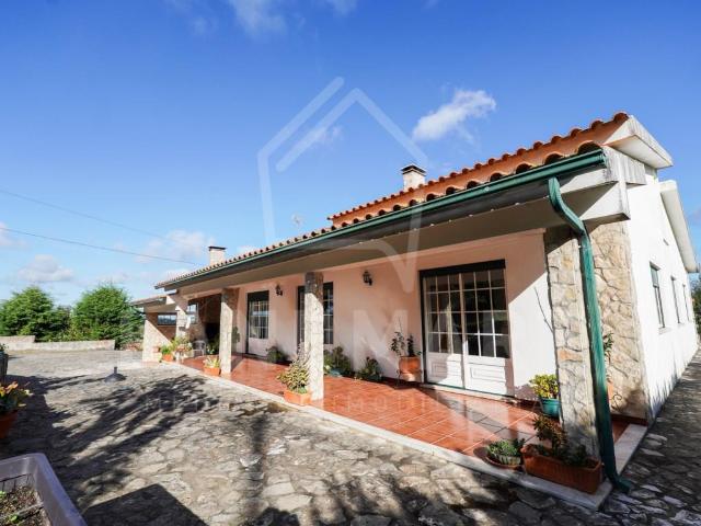 Moradia T3, perto da Benedita 307m² Santa Catarina