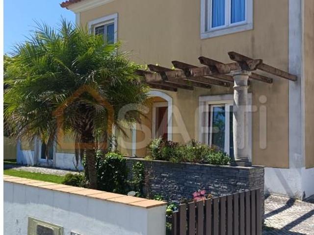 Moradia T3 com piscina, jardim e garagem perto das praias do. 169m² Reguengo Grande