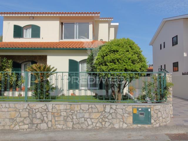 Moradia T3 r/chão e 1º andar com garagem e jardim em Esgueira, Aveiro