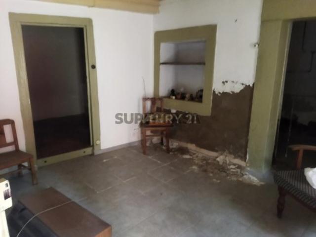 Moradia T3, reconstrução, em Escalos de Baixo, Castelo Branco