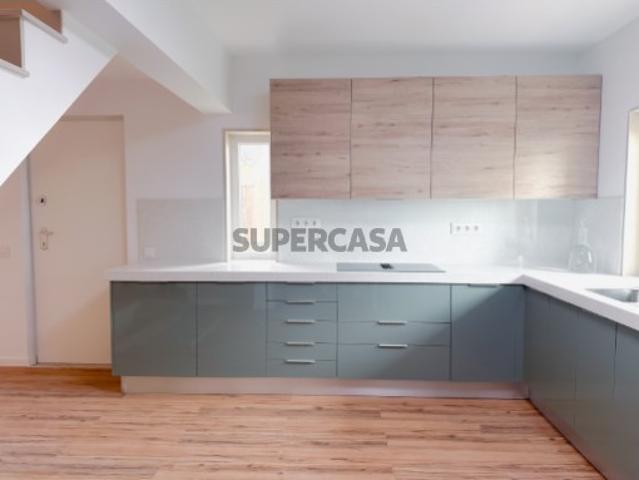 Moradia T3 Remodelada em Odivelas