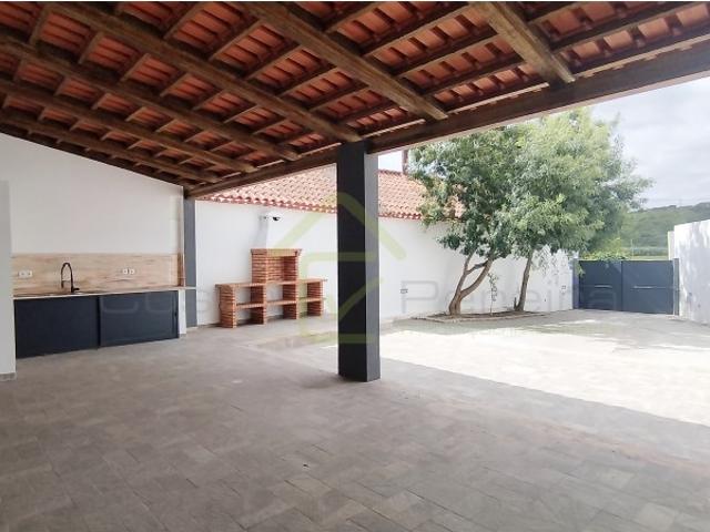 Moradia T3 RENOVADA no CENTRO de Ponte do Rol