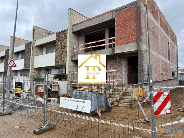 MORADIA T3 SUITES EM GAVETO EM MERELIM | 26074057512