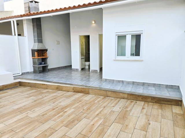 Moradia T3 Santa Iria da Azóia: Terraço Privado, Anexos Versáteis e Acesso Rápido a Lisboa Loures, Santa Iria de Azoia