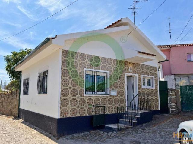 Moradia T3 situada em Outeiro Seco | 26084098347