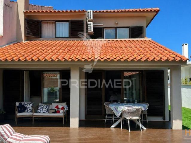Moradia T3, situada na Pedra do Ouro. | 26084085692
