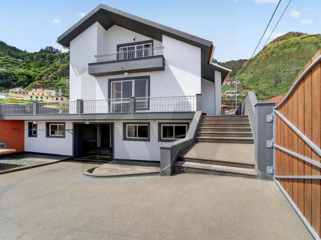Moradia T3 + Sótão à Venda no Porto Moniz – Madeira 154m² Porto Moniz