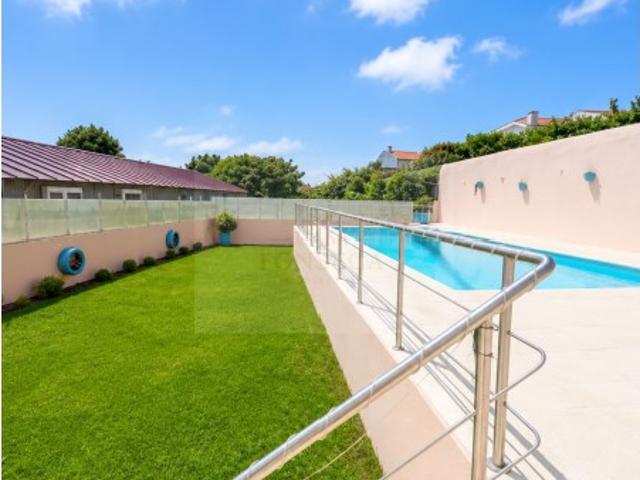 Moradia T3 + T1 Independente + Loja + Piscina Aquecida | Terreno 650m² | Valadares