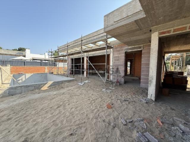 Moradia T3 Térrea Azeitão Lote de 380 m2 Piscina e Garagem
