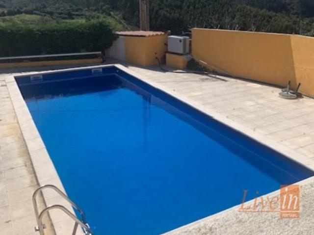 Moradia T3 térrea com piscina e anexo T1 na Chanca em Mafra
