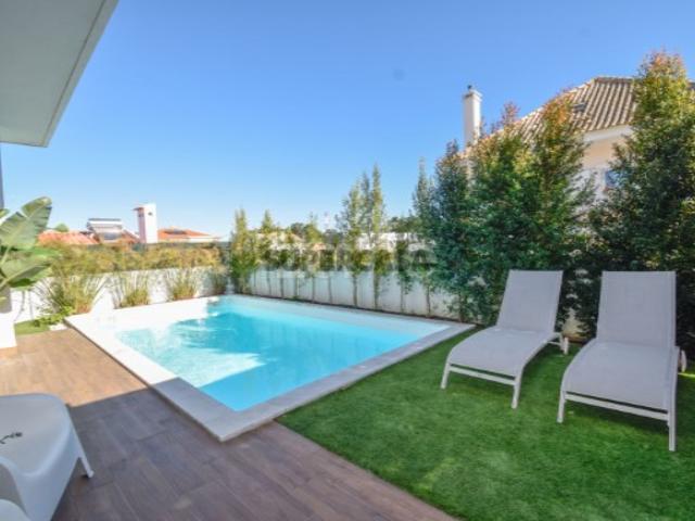Moradia T3 Térrea com Piscina e Jardim