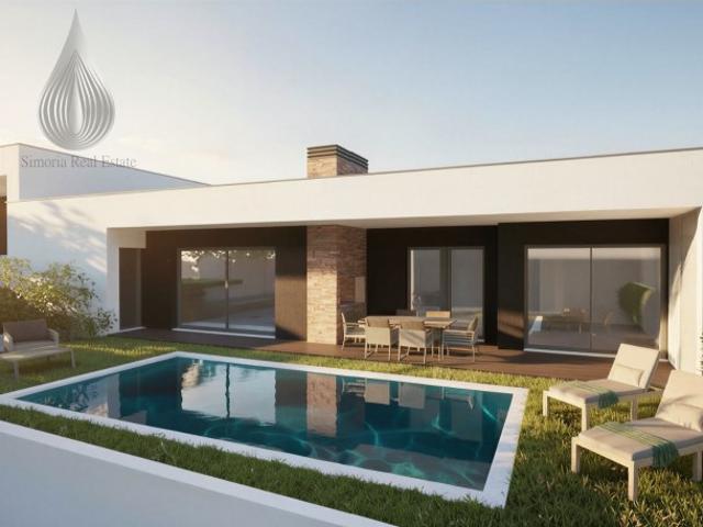 Moradia T3 Térrea de Luxo com Piscina Fração E