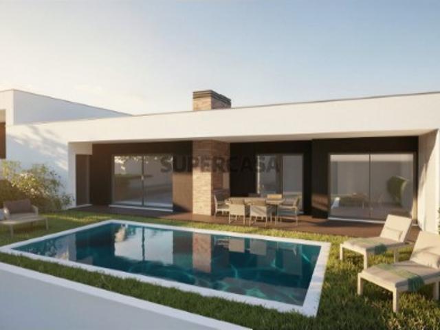 Moradia T3 Térrea de Luxo com Piscina Fração E
