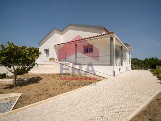 Moradia T3 térrea isolada