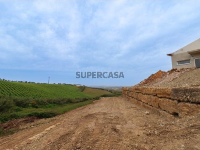 Moradia T3 Térrea na Encarnação | Vista Campo Desafogada | Terreno 1.117m²
