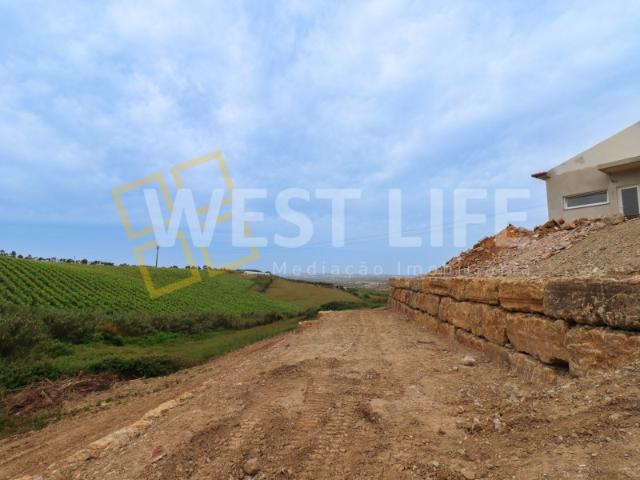Moradia T3 Térrea na Encarnação | Vista Campo Desafogada | Terreno 1.117m²