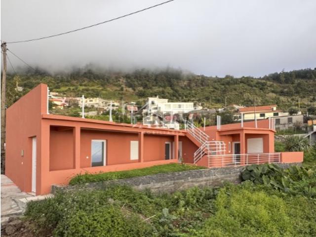 Moradia T3 Térrea no Arco da Calheta