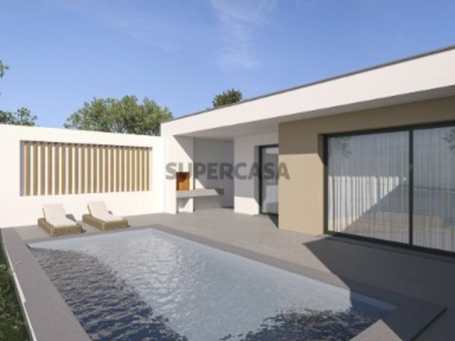 Moradia T3 térrea no Nadadouro com piscina